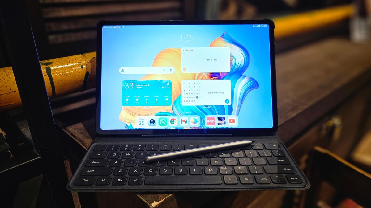 Honor Pad9 5G on table
