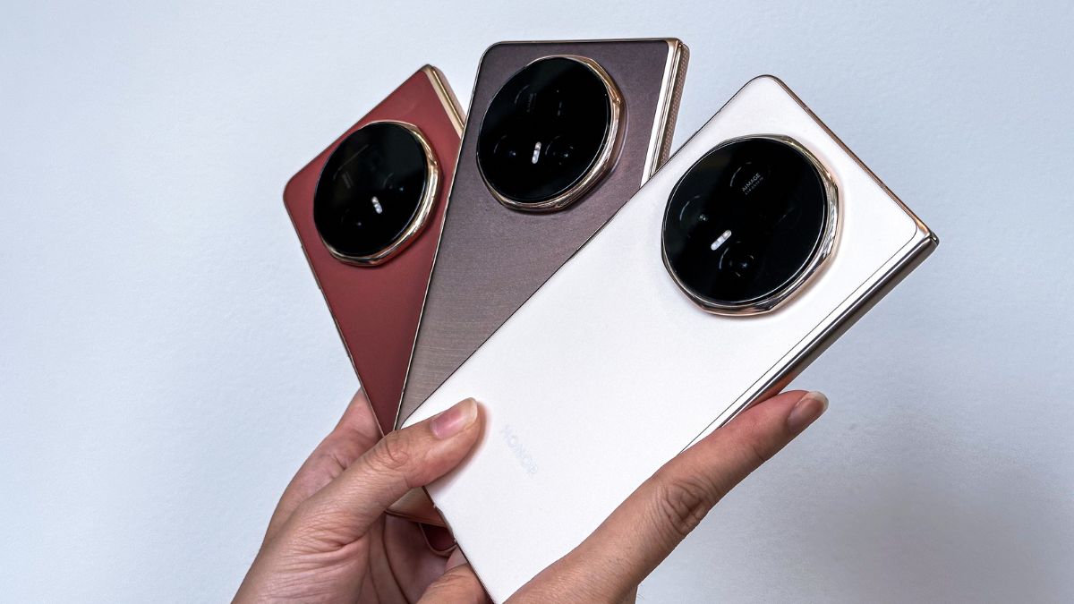 honor-magic-v5-three-color-on-model-hand