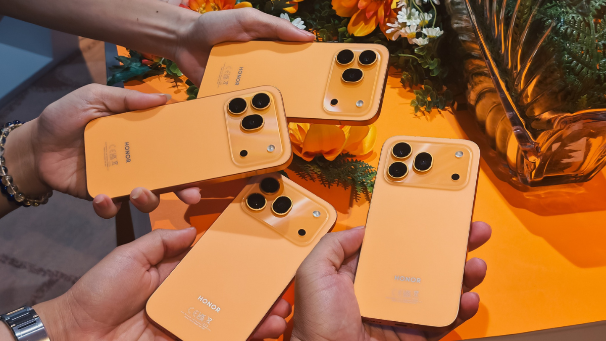 Honor 600 Pro Orange color on hand