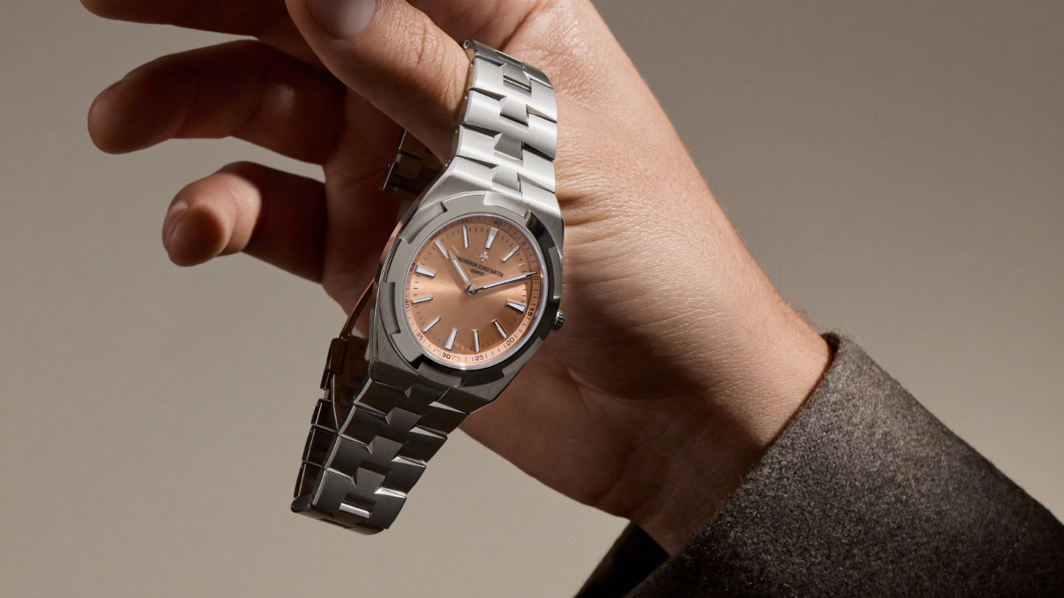 vacheron constantin NEW OVERSEAS SELF-WINDING ULTRA-THIN REFERENCE with NEW ULTRA-THIN MANUFACTURE CALIBRE 2550